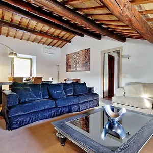 Piazza Mattei Elegant | Romeloft Apartment